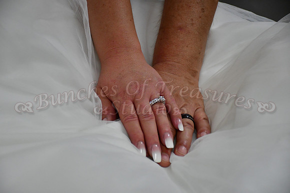 Two Hands In Love
