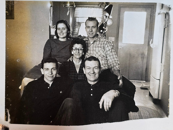 Linda, Larry, G'ma, Bill & Gene